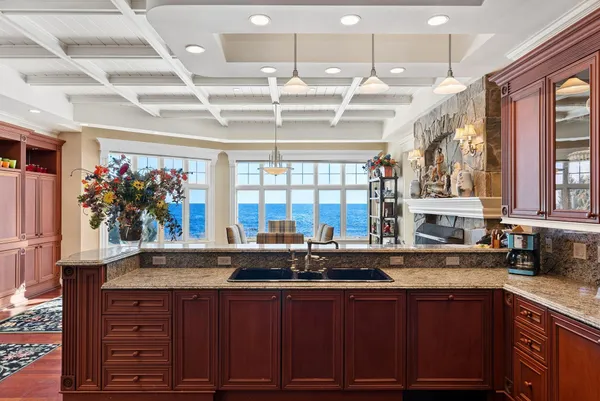 $15,000,000 | 17 Seaview Avenue, Kennebunkport, ME 04046