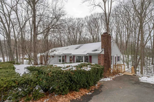 $900,000 | 226 Amesbury Road, Kensington, NH 03833