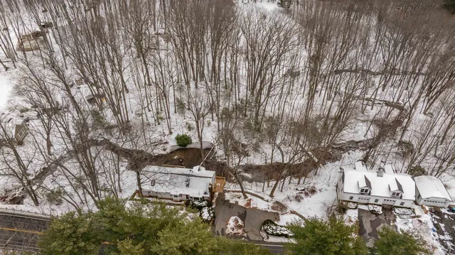 $900,000 | 226 Amesbury Road, Kensington, NH 03833