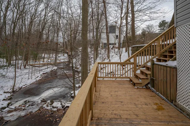 $900,000 | 226 Amesbury Road, Kensington, NH 03833