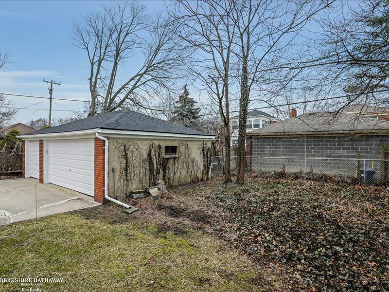 858 Trombley Road Grosse Pointe, MI 48230 - Photo 47 of 54 50144869-74e9721b-d917-4482-93dd-a9b8c2e862c6.JPG