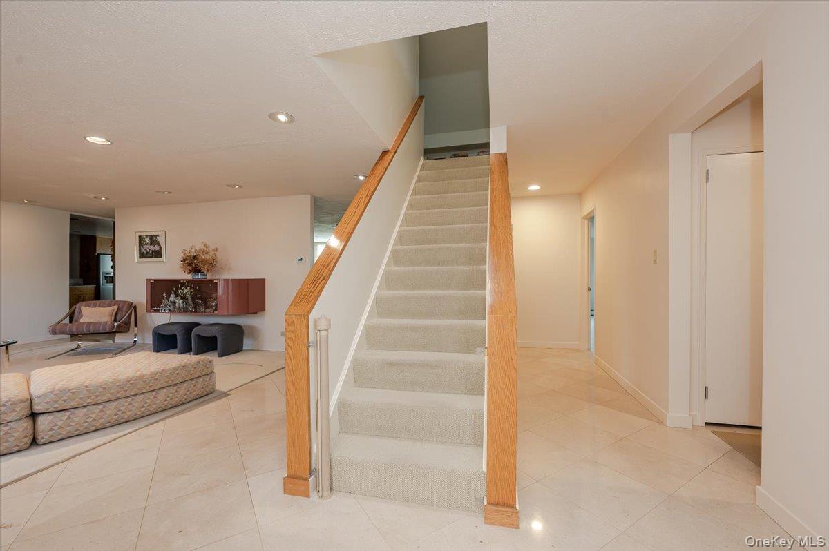 20 Whitman Road Great Neck, NY 11023 - Photo 2 of 26