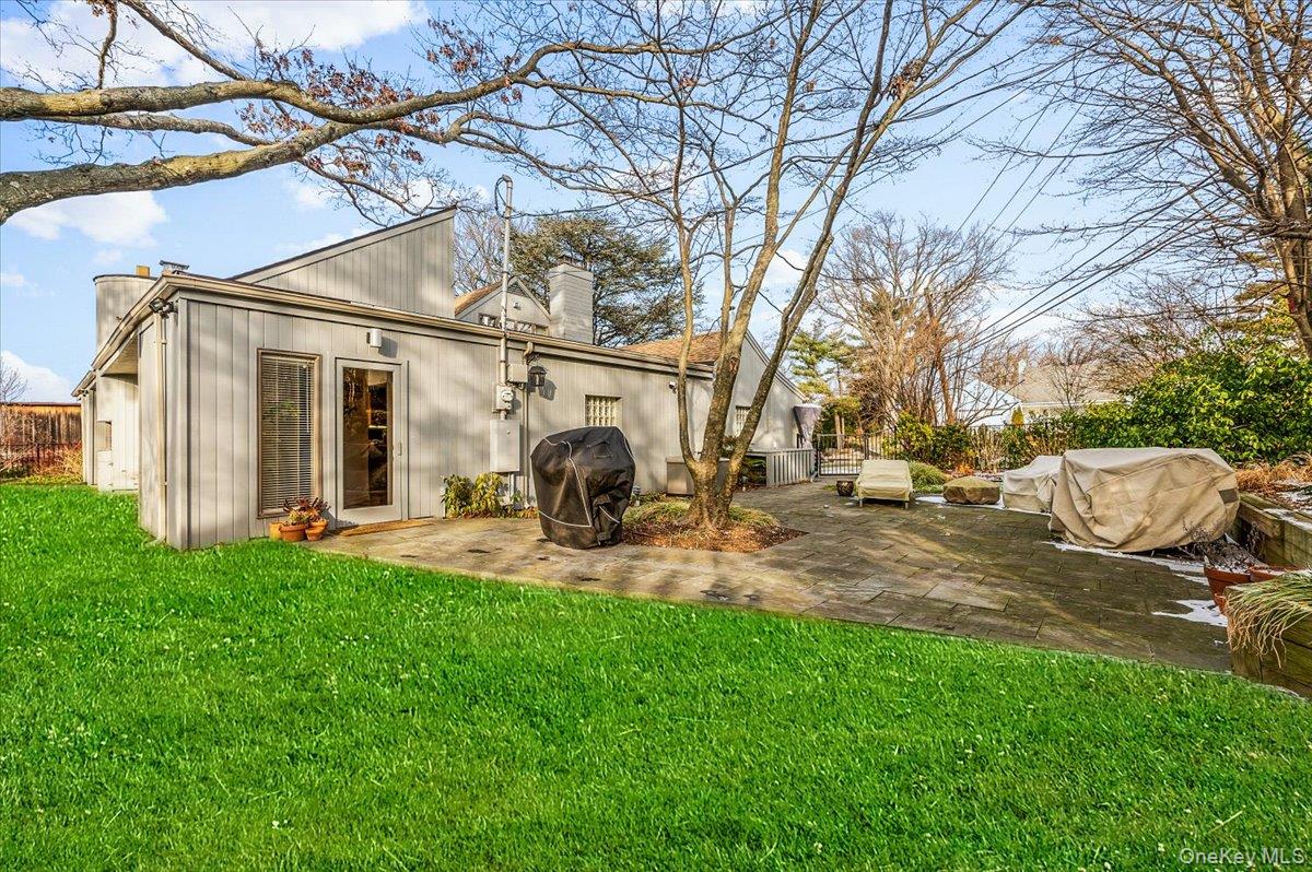 20 Whitman Road Great Neck, NY 11023 - Photo 24 of 26