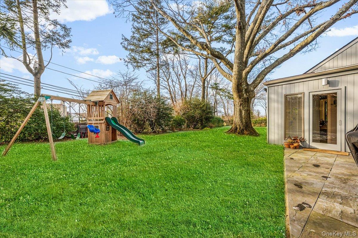 20 Whitman Road Great Neck, NY 11023 - Photo 25 of 26