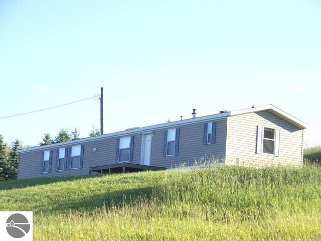 1561 West 18 Road Mesick, MI 49668 - Photo 3 of 13 1734972-2.JPG