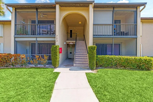 $285,000 | 723 Sunny Pine Way, Unit H2, Greenacres, FL 33415