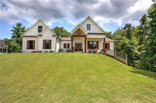 $694,000 | 25 Stratford Way, Kingston, GA 30145