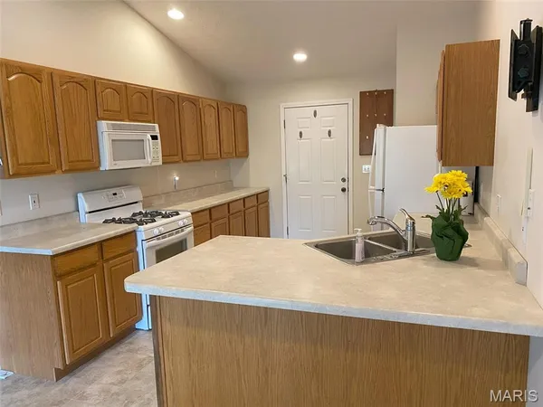 $200,000 | 503 North Creek Crossing, Trenton, IL 62293