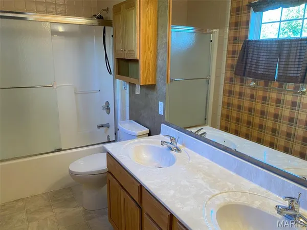 $200,000 | 503 North Creek Crossing, Trenton, IL 62293