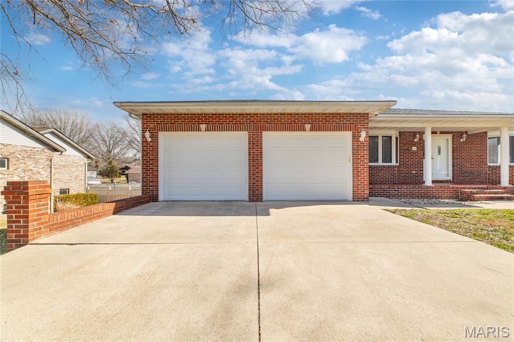 18 Lake Drive Moro, IL 62067 - Photo 3 of 58