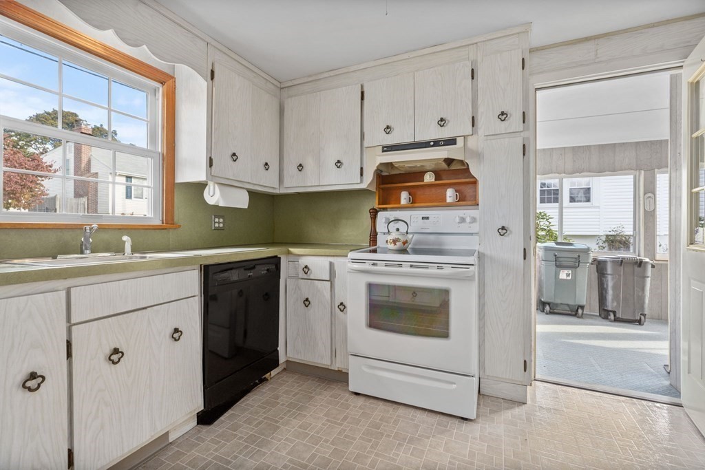 49 Whitehead Avenue Hull, MA 02045 - Photo 11 of 38