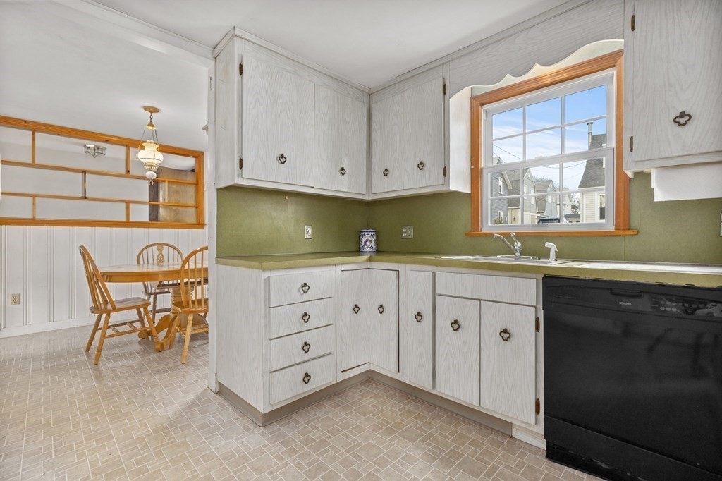 49 Whitehead Avenue Hull, MA 02045 - Photo 10 of 38