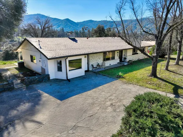 $450,000 | 45430 Lauri Lane, Oakhurst, CA 93644