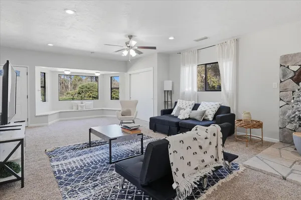 $450,000 | 45430 Lauri Lane, Oakhurst, CA 93644