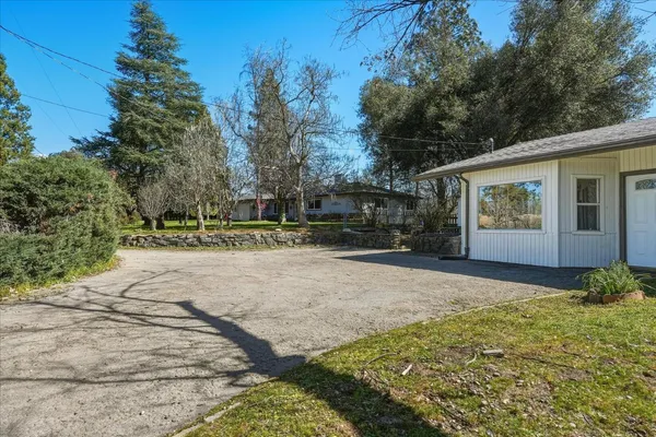 $450,000 | 45430 Lauri Lane, Oakhurst, CA 93644