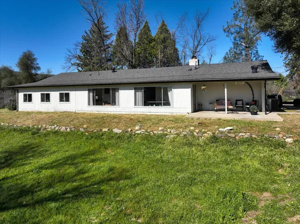 $450,000 | 45430 Lauri Lane, Oakhurst, CA 93644