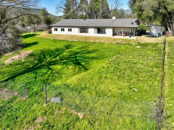 $450,000 | 45430 Lauri Lane, Oakhurst, CA 93644