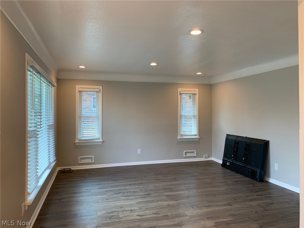 6820 Ackley Road Parma, OH 44129 - Photo 4 of 15