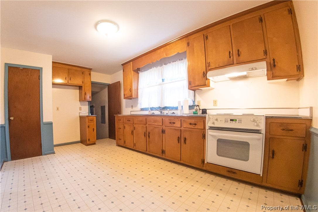 22 Colony Road Newport News, VA 23602 - Photo 3 of 10 Gallery Image 3