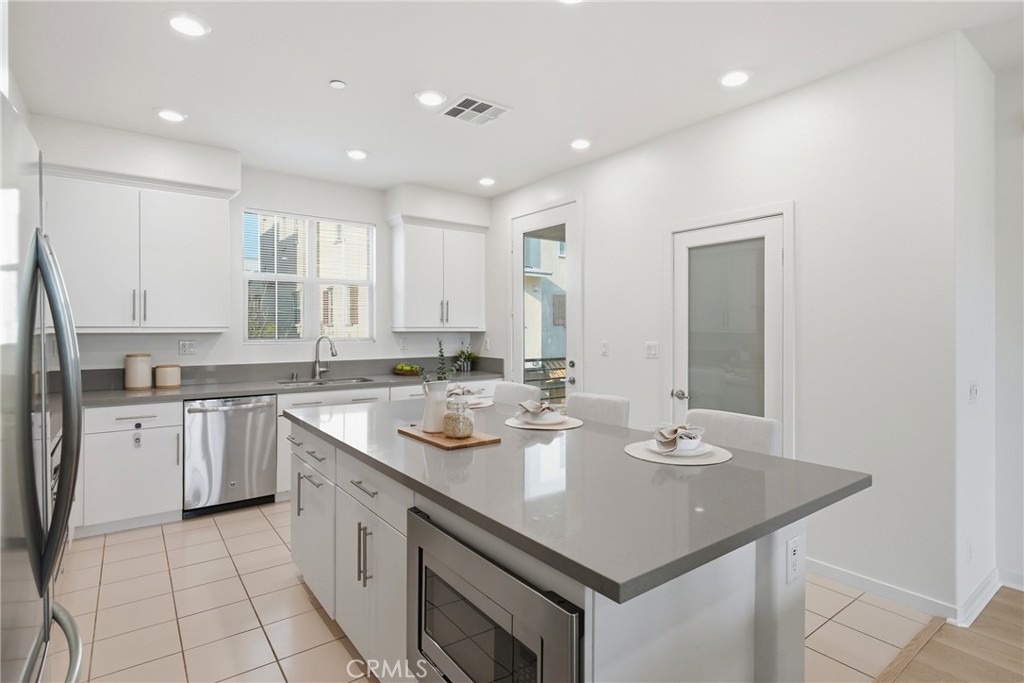 125 Mongoose Irvine, CA 92618 - Photo 16 of 30