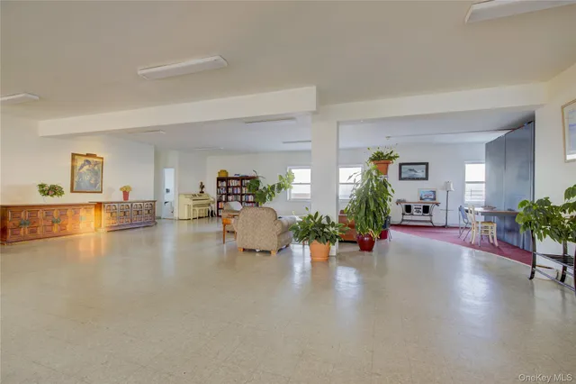 $2,400 | 370 West Broadway, Unit 4K, Long Beach, NY 11561