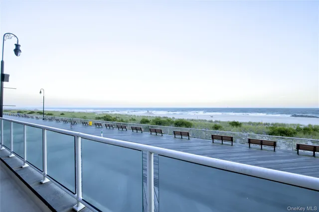 $2,400 | 370 West Broadway, Unit 4K, Long Beach, NY 11561