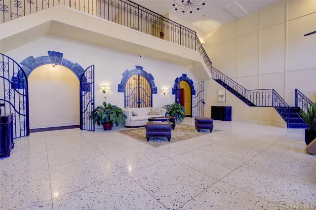 $2,400 | 370 West Broadway, Unit 4K, Long Beach, NY 11561