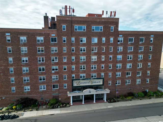 $2,400 | 370 West Broadway, Unit 4K, Long Beach, NY 11561