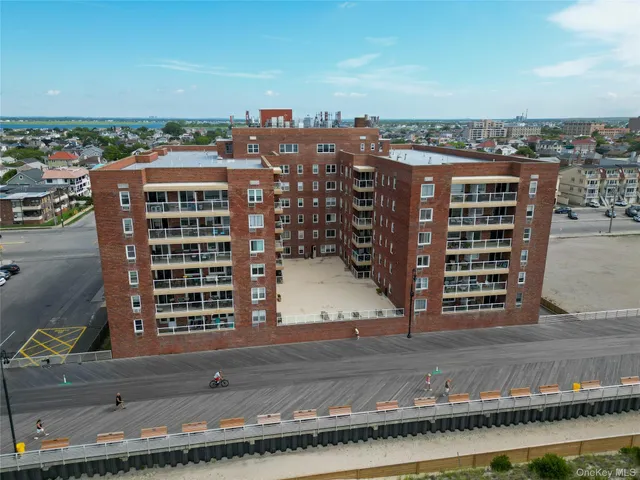 $2,400 | 370 West Broadway, Unit 4K, Long Beach, NY 11561