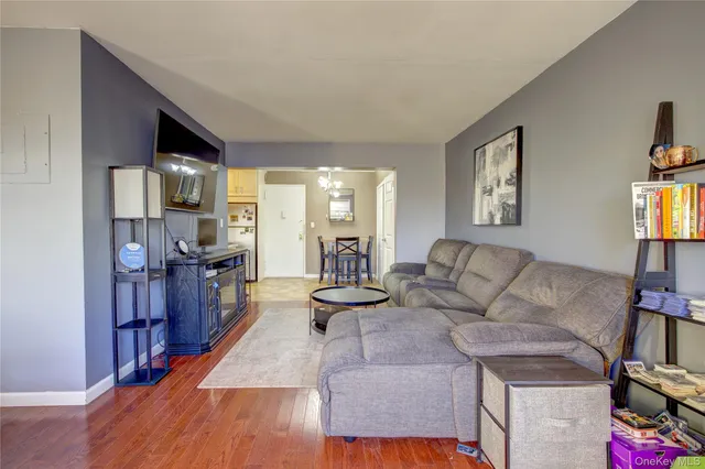 $2,400 | 370 West Broadway, Unit 4K, Long Beach, NY 11561