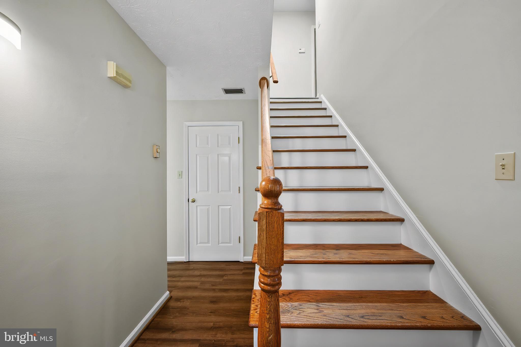 118 Russellcroft Road Winchester, VA 22601 - Photo 4 of 72 Foyer