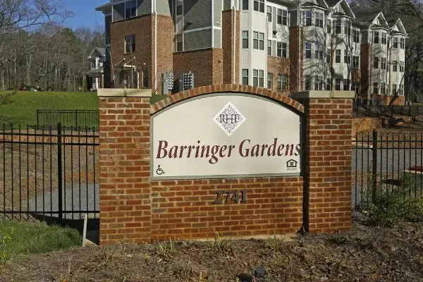 $754 | 2741 Dr Carver Road, Charlotte, NC 28208