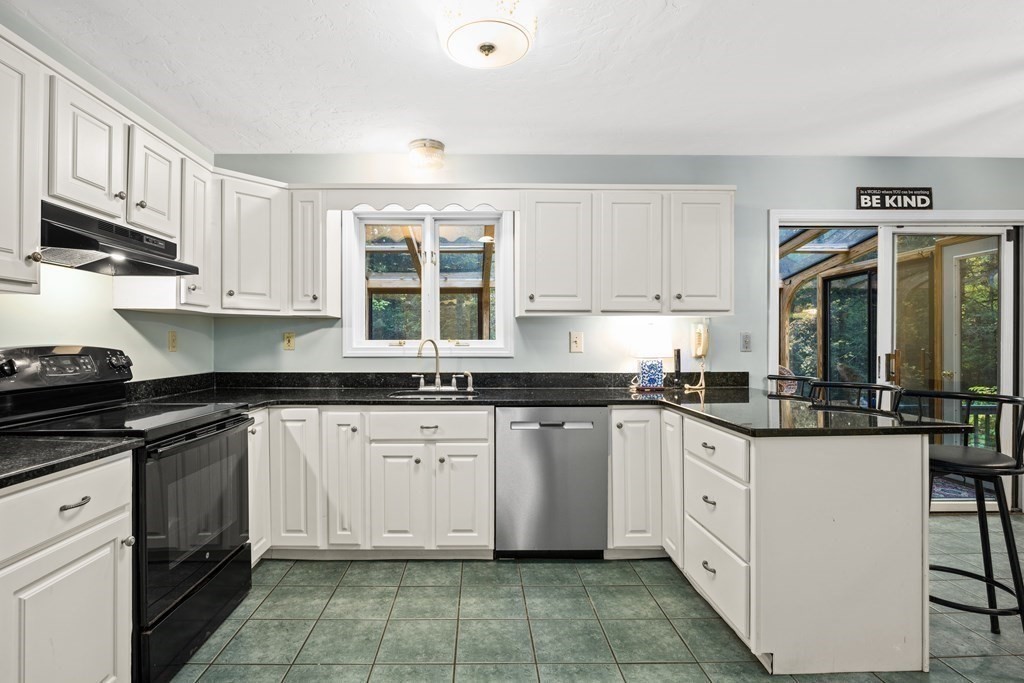 35 Glendale Road Sturbridge, MA 01518 - Photo 3 of 34 Gallery Image 3