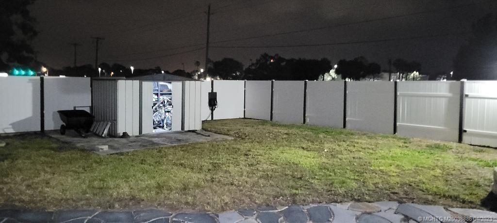 2409 Elizabeth Avenue Fort Pierce, FL 34981 - Photo 29 of 30 a view of a backyard of a house