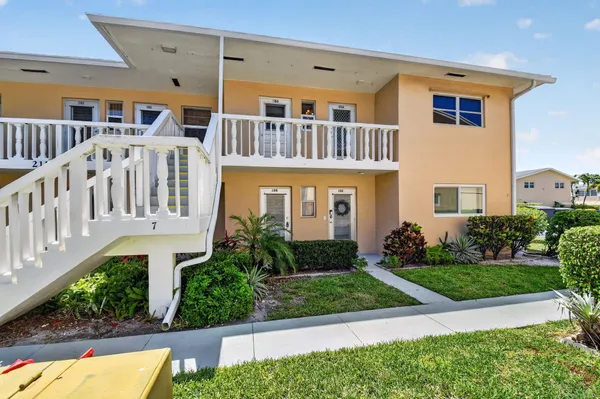 $1,875 | 2111 Northeast 1st Court, Unit 204, Boynton Beach, FL 33435