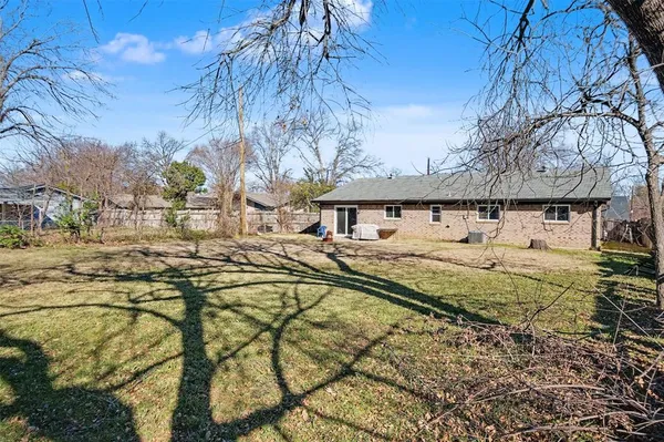 $330,000 | 2002 Cottie Lane, Arlington, TX 76010