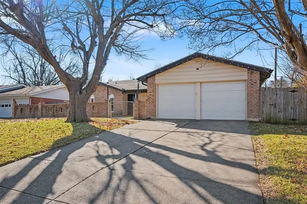 $330,000 | 2002 Cottie Lane, Arlington, TX 76010