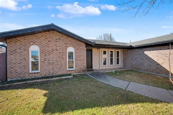 $330,000 | 2002 Cottie Lane, Arlington, TX 76010