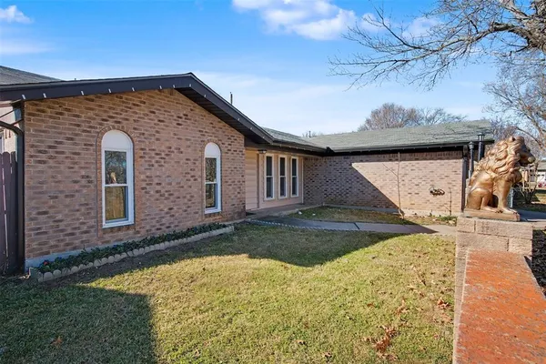 $330,000 | 2002 Cottie Lane, Arlington, TX 76010