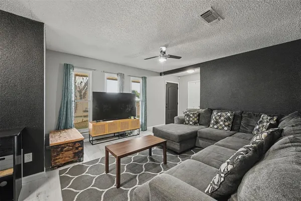 $330,000 | 2002 Cottie Lane, Arlington, TX 76010