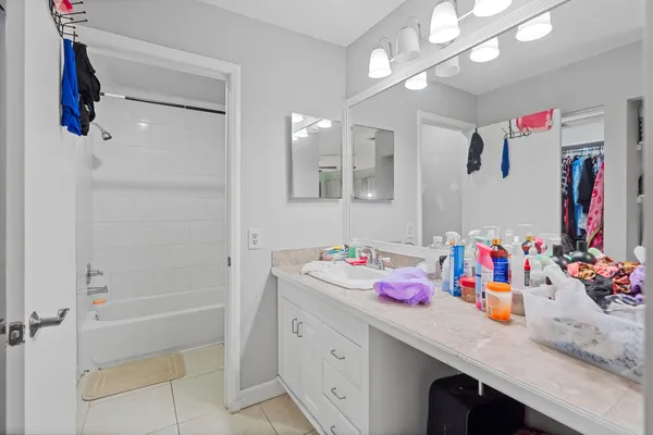 $204,900 | 402 Lakeview Drive East, Royal Palm Beach, FL 33411