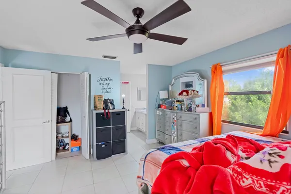 $204,900 | 402 Lakeview Drive East, Royal Palm Beach, FL 33411