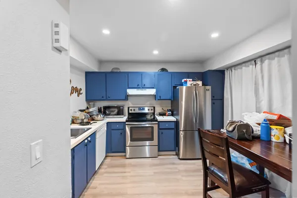 $204,900 | 402 Lakeview Drive East, Royal Palm Beach, FL 33411