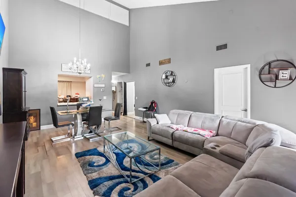 $204,900 | 402 Lakeview Drive East, Royal Palm Beach, FL 33411