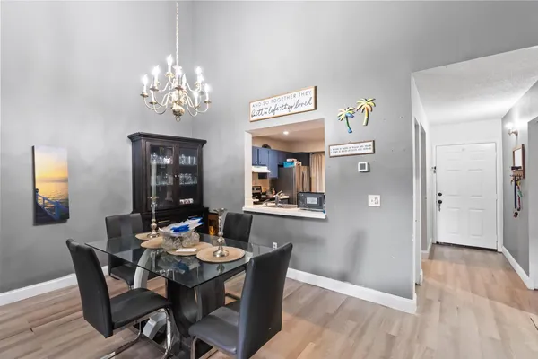 $204,900 | 402 Lakeview Drive East, Royal Palm Beach, FL 33411