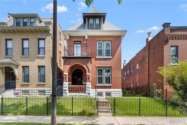 $450,000 | 2807 Accomac Street, St. Louis, MO 63104
