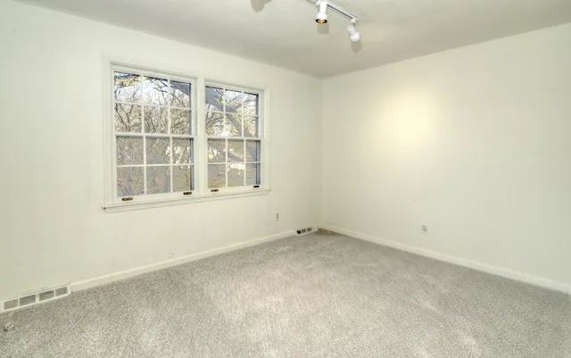 $2,800 | 2309 Sudbury Lane, Geneva, IL 60134