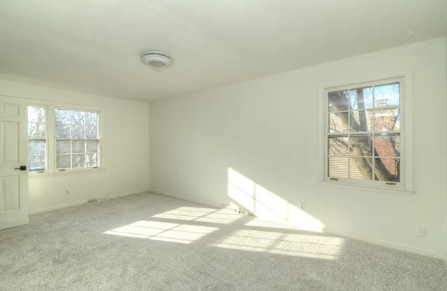 $2,800 | 2309 Sudbury Lane, Geneva, IL 60134