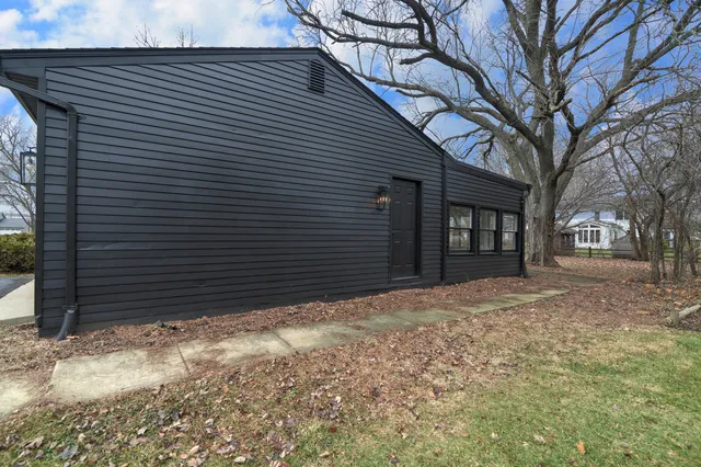 $2,800 | 2309 Sudbury Lane, Geneva, IL 60134