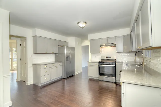 $2,800 | 2309 Sudbury Lane, Geneva, IL 60134